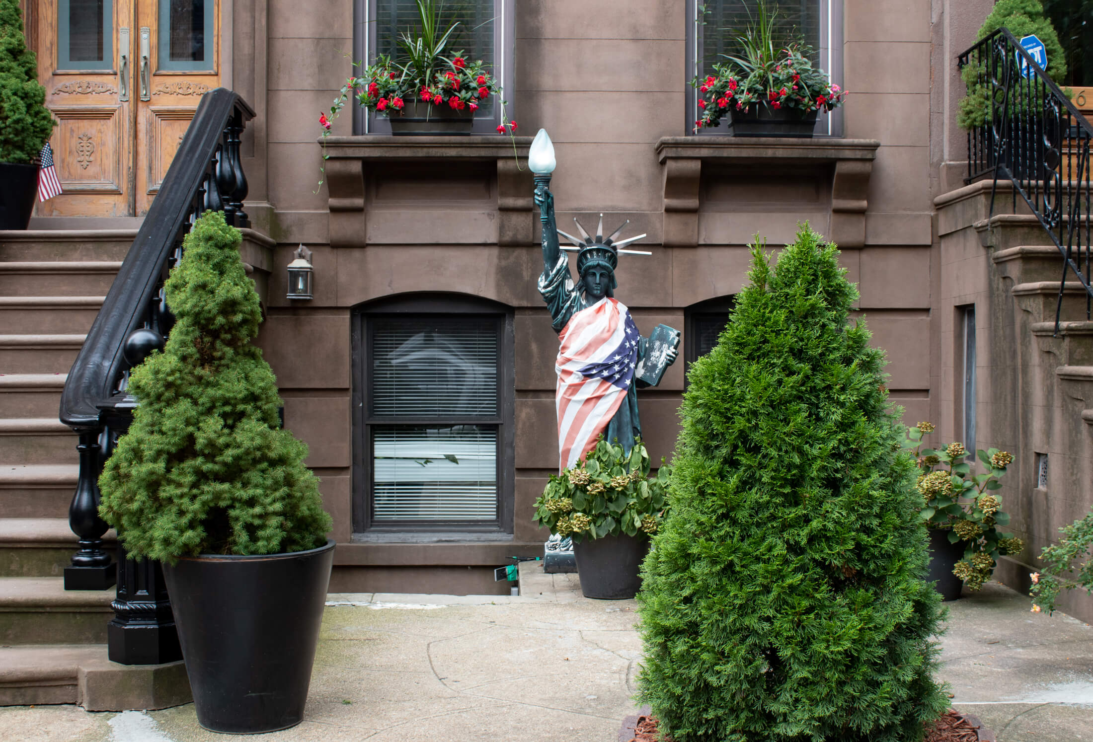 statue of liberty in carroll gardens brooklyn