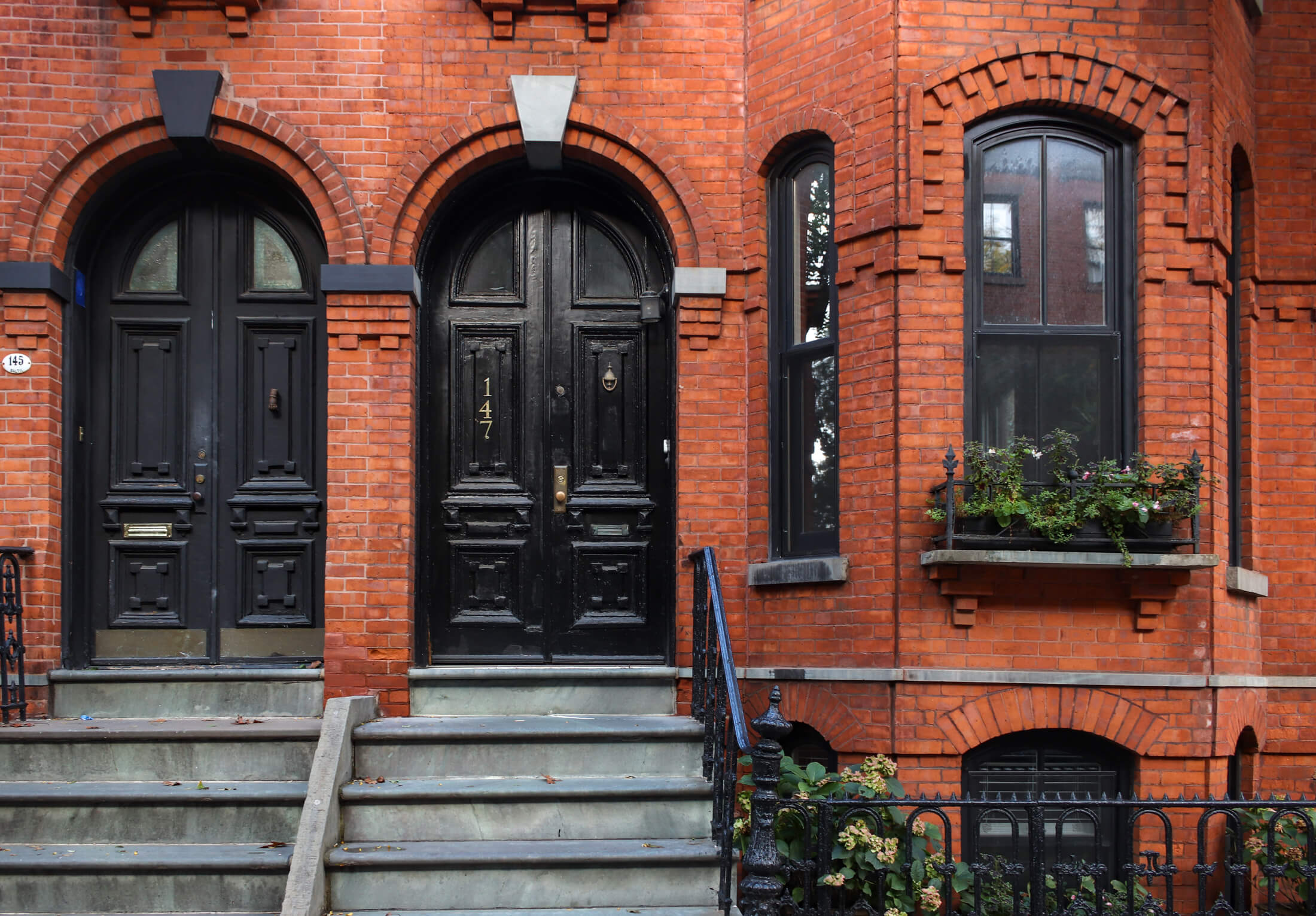 stoops of houses on warren street