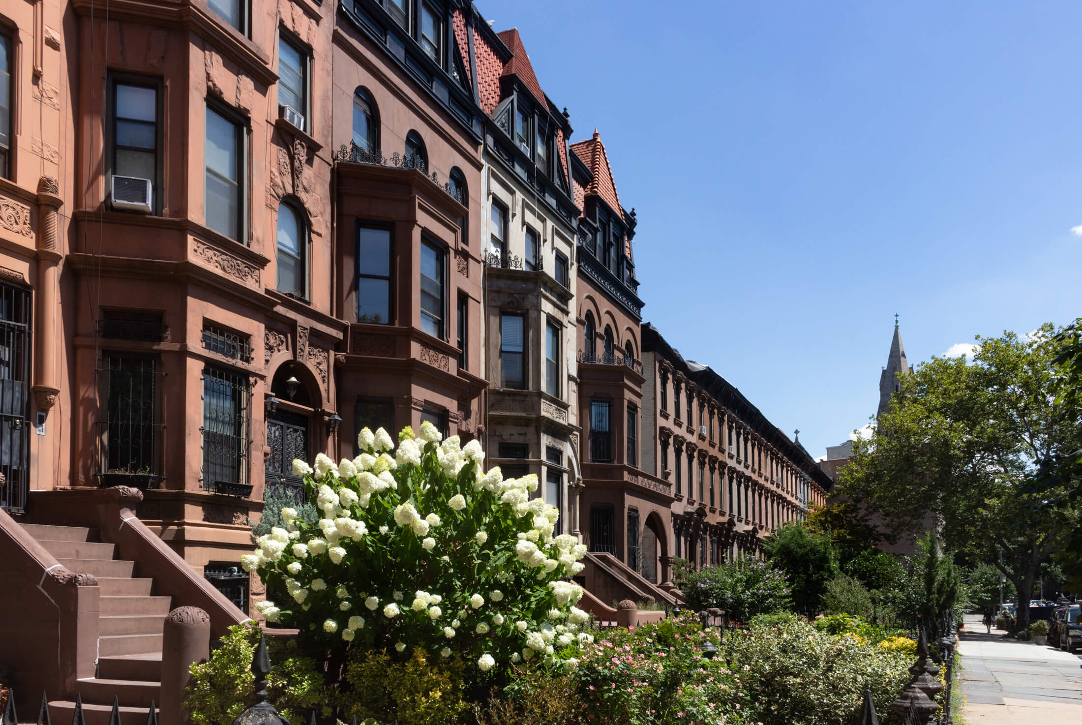 streeview of row houses in bed stuy