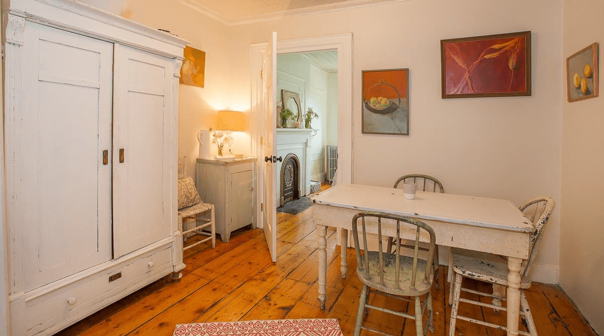 seating area in kitchen