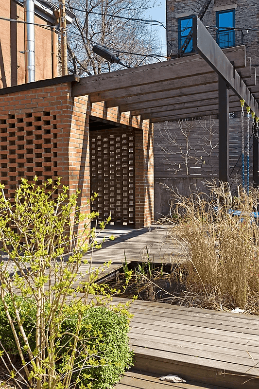 garden with wood decking