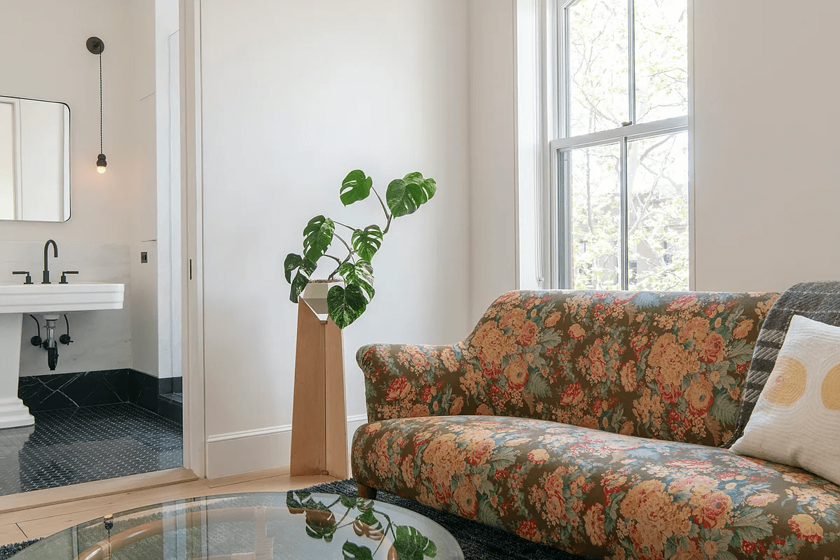 sitting room with ensuite bath