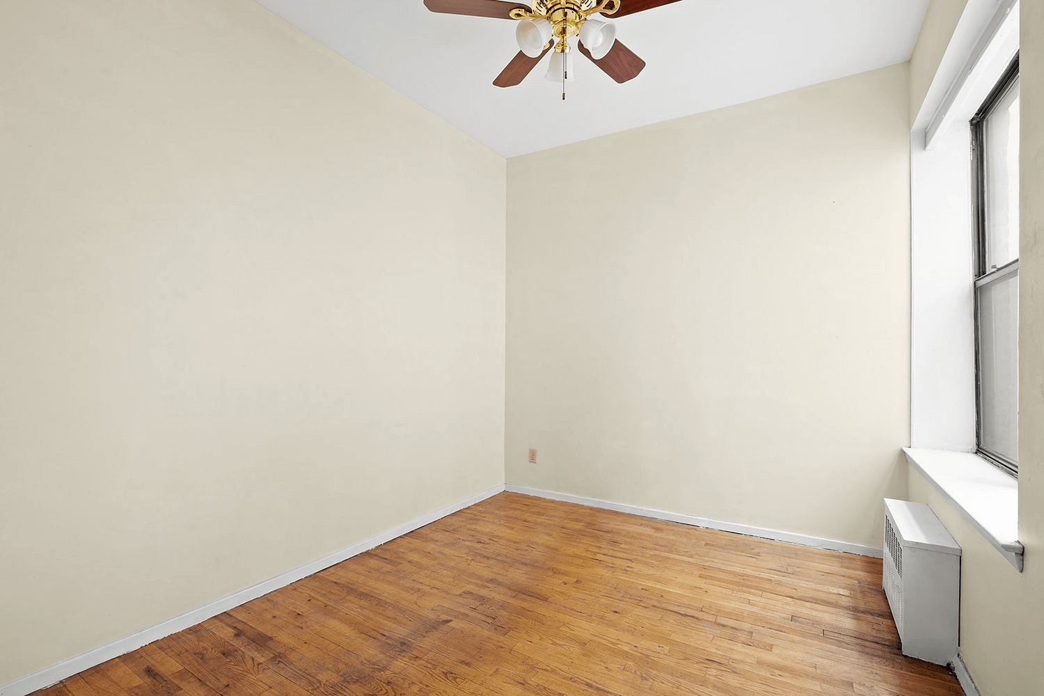 small bedroom with ceiling fan