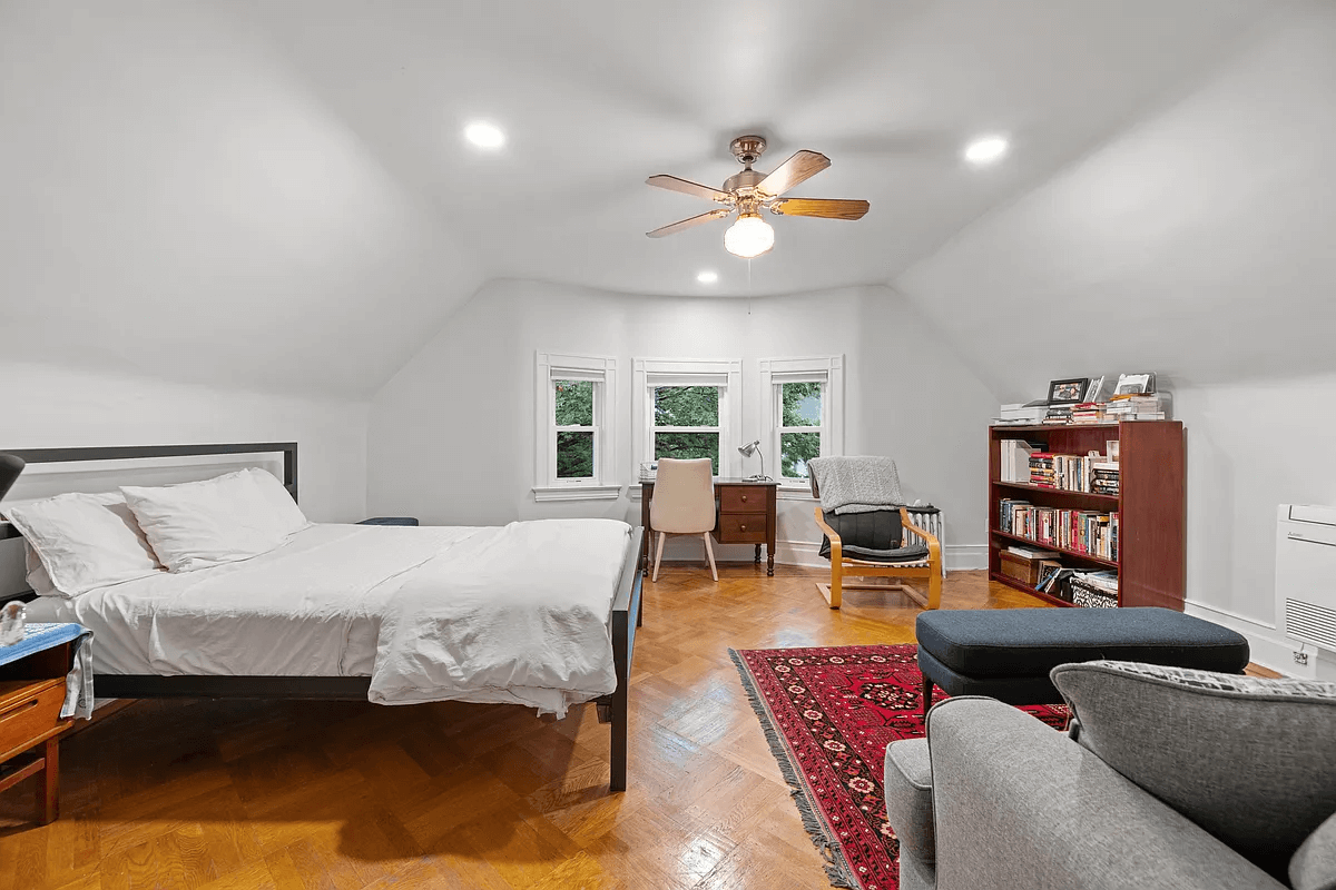 bedroom with a ceiling fan and room for a seating area