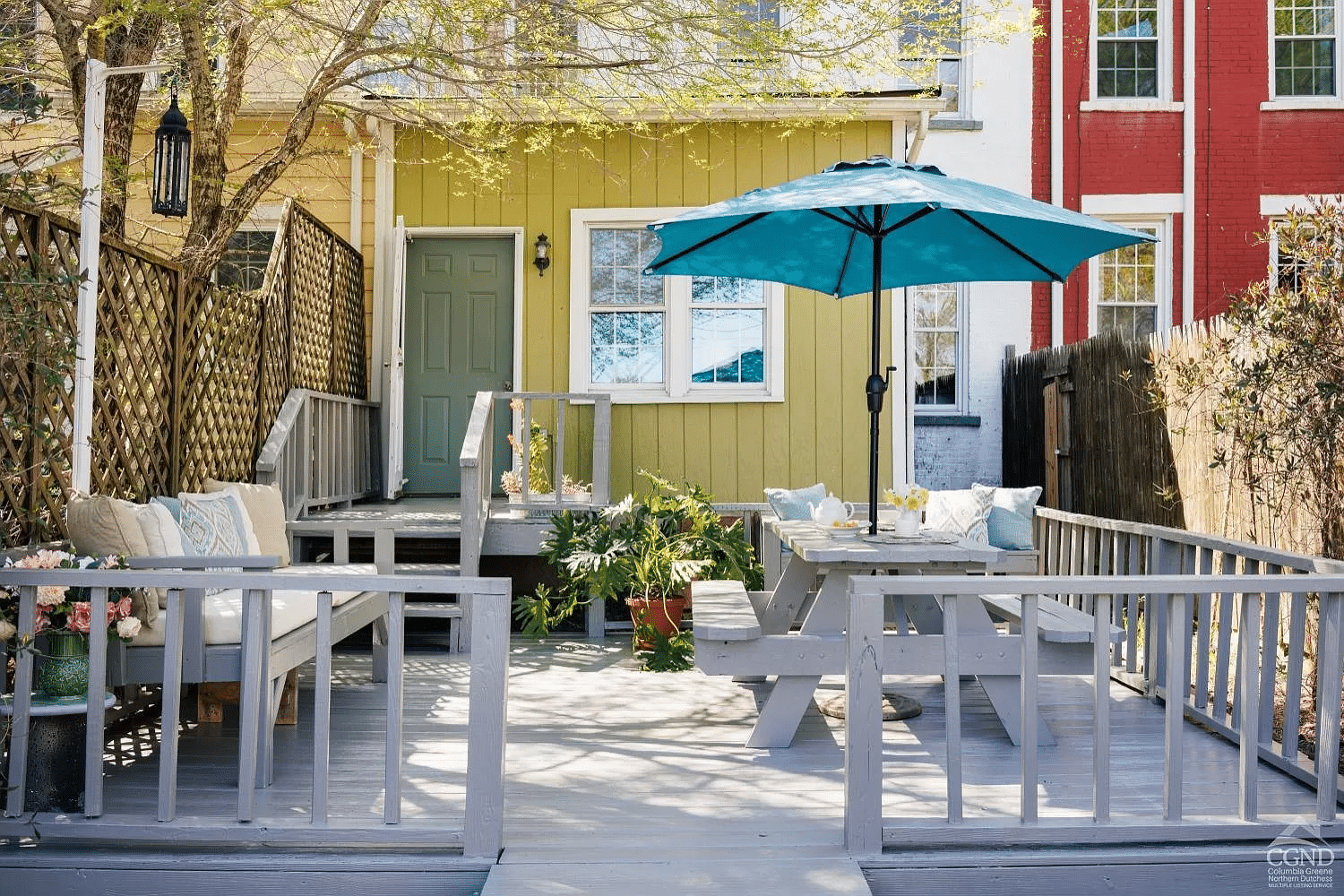 rear deck with room for dining