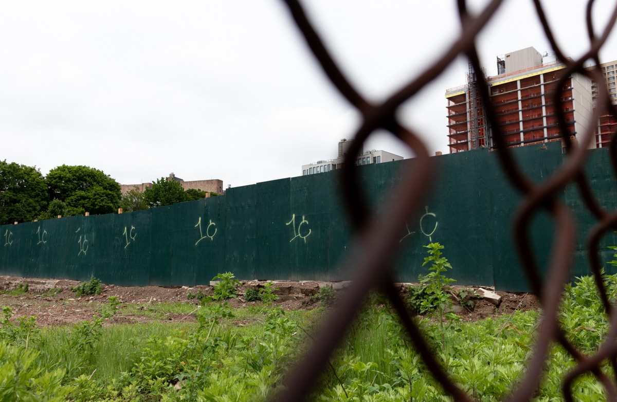 construction fence between demolition site and adjoining vacant lot