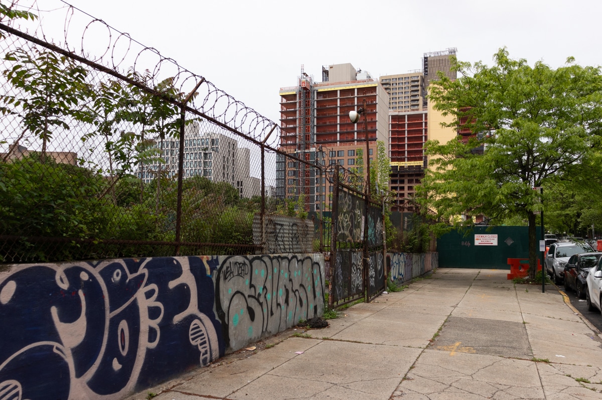 view along franklin avenue of the fence in front of the vacant lot