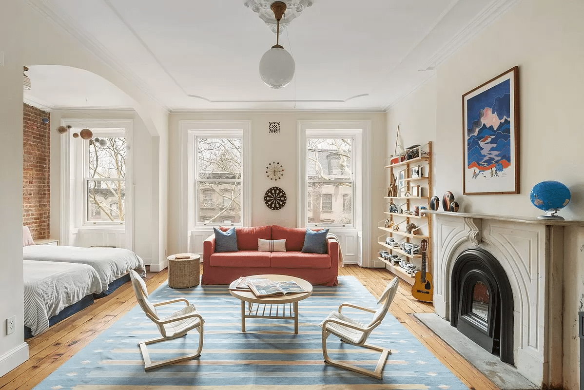 bedroom with bed niche, sitting area and mantel