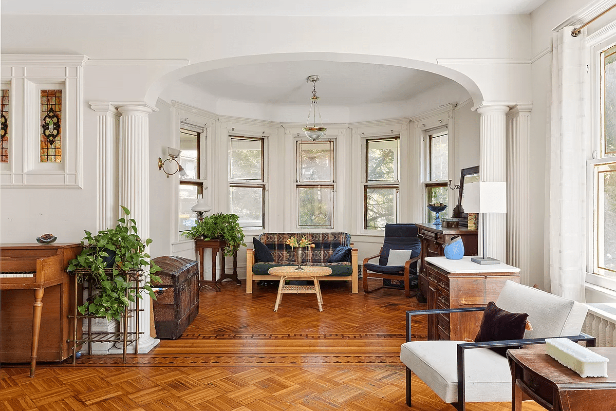 windowed niche in parlor