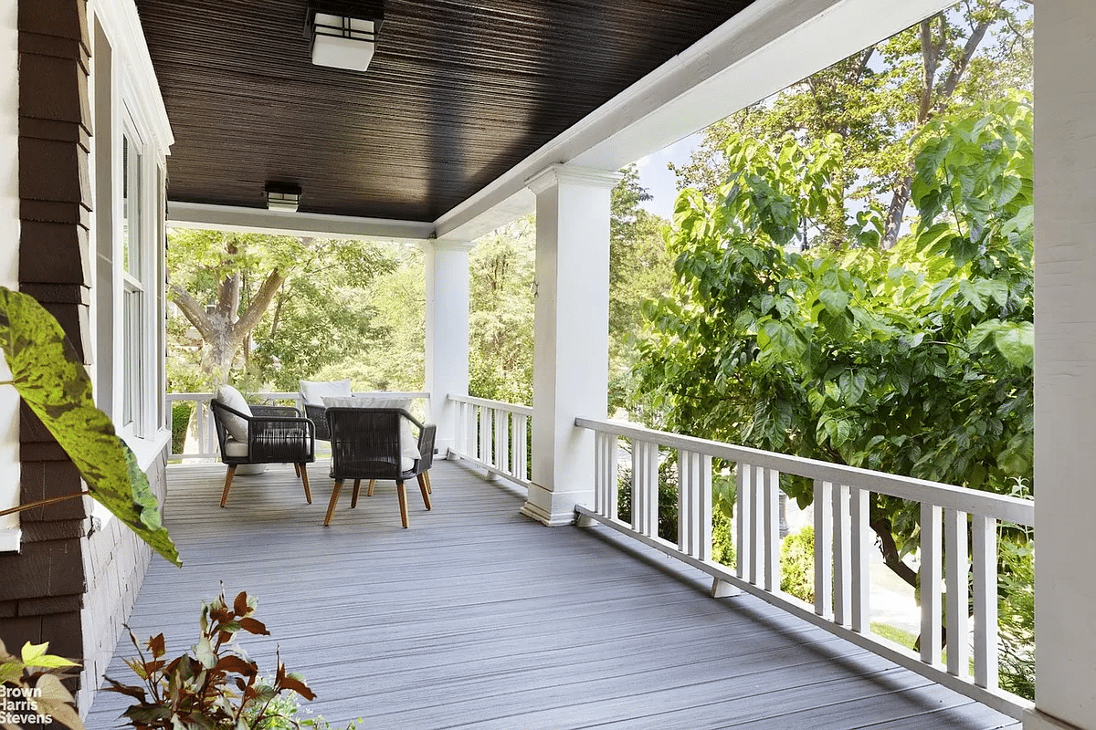 front porch with room for dining