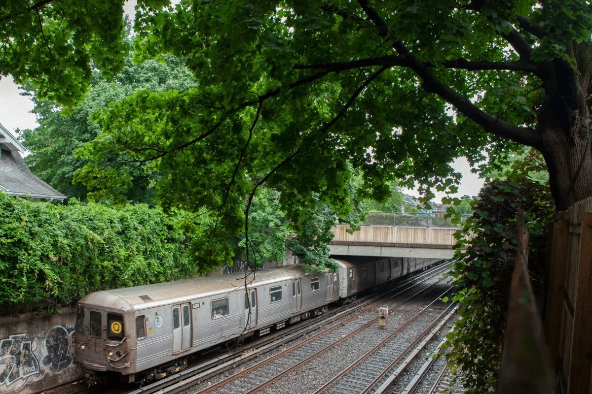 q train on the tracks in brooklyn