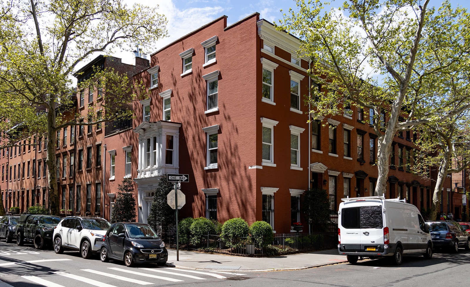 brooklyn heights - red brick house with white trim