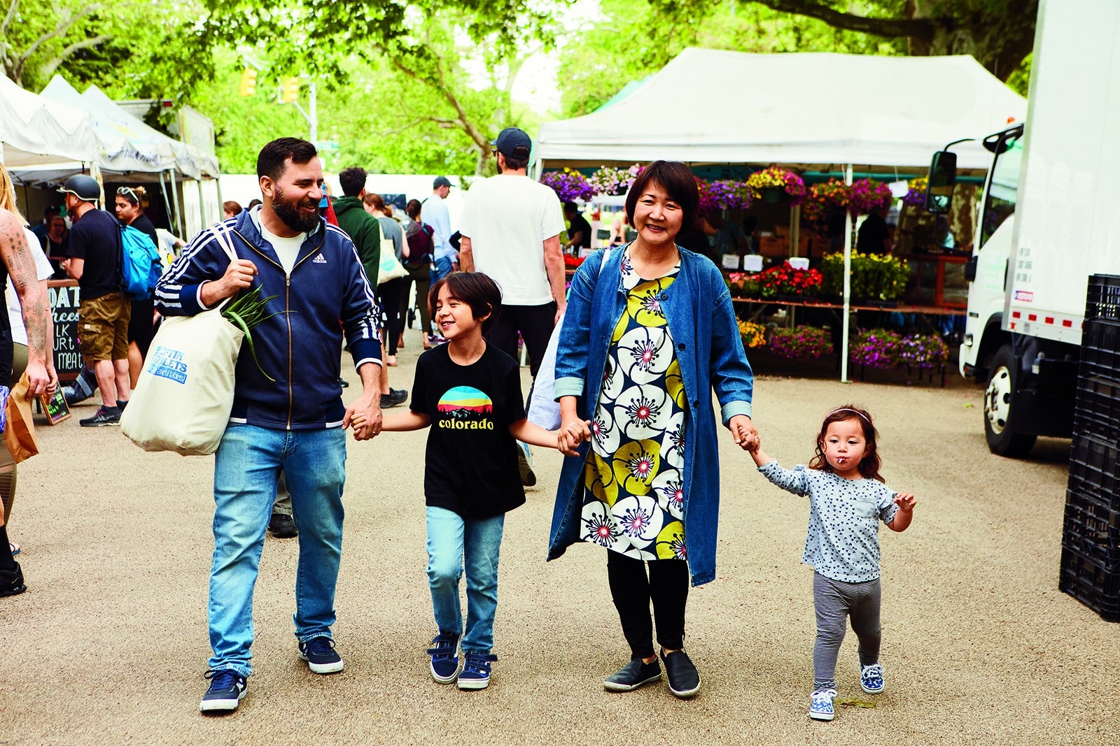 shalom japan - Aaron Israel and Sawako Okochi and their family at a local farmer’s market