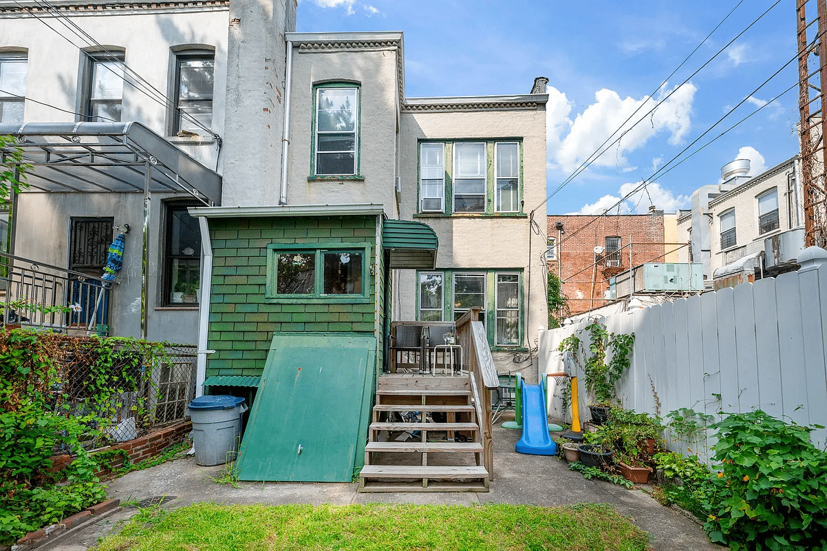 Rear facade with concrete terrace