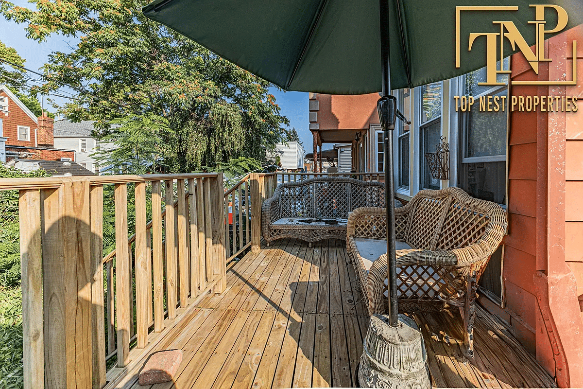 Aft deck with space for seating