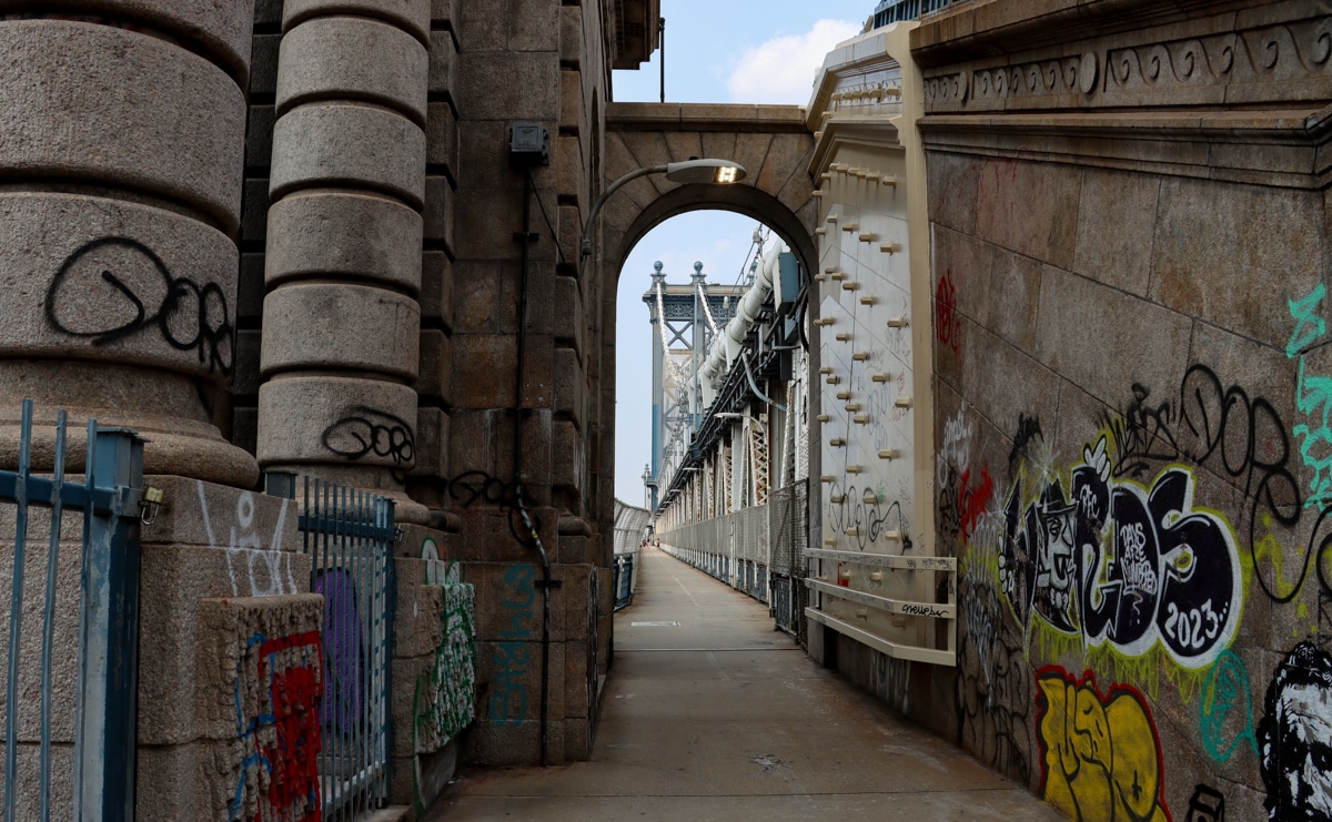 brooklyn - graffiti along the walkway of the Manhattan Bridge