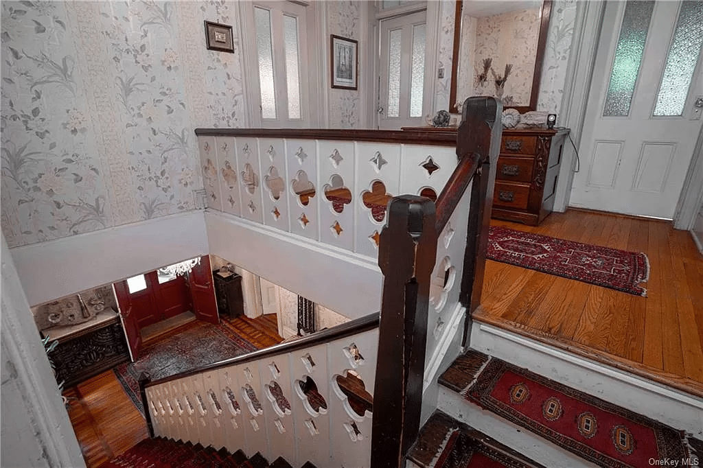 stair with quatrefoil detail