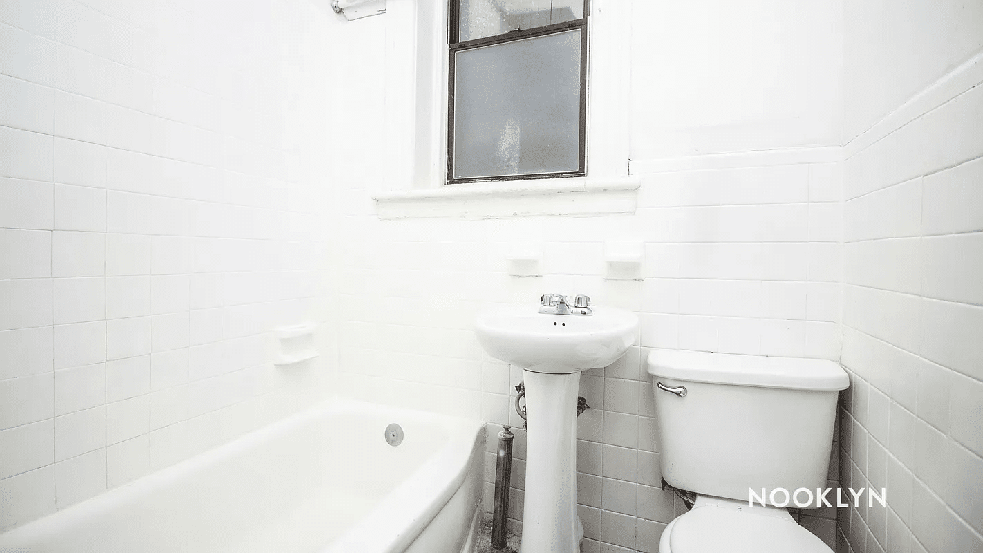 bathroom with white fixtures and tile