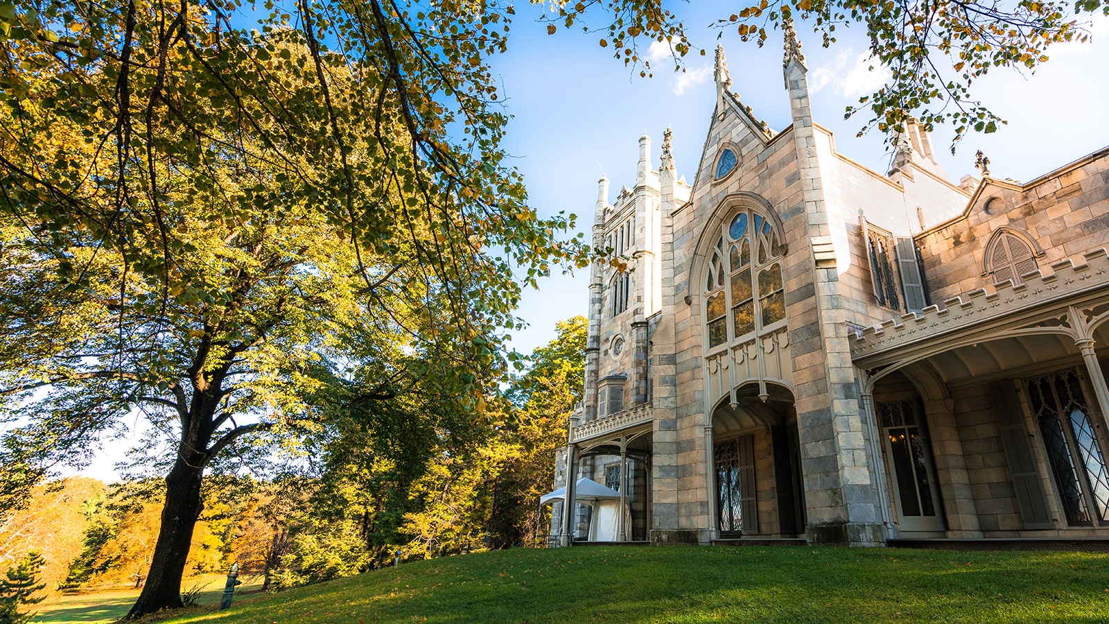 lyndhurst - fall image of the gothic revival mansion