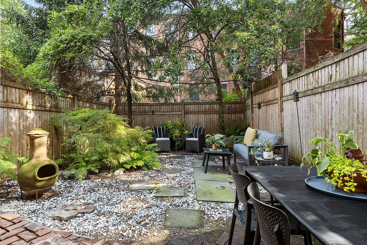 garden with gravel seating area