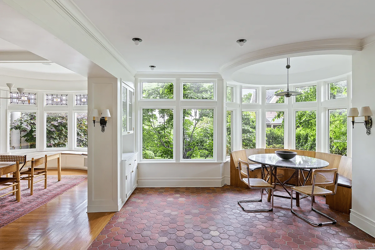 breakfast nook with curved banquette