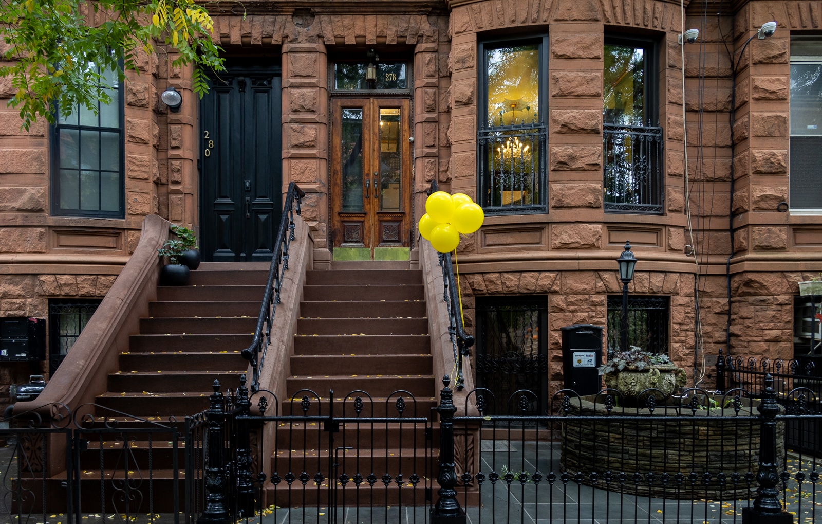 bed stuy - yellow balloons mark an open house on the bed stuy house tour