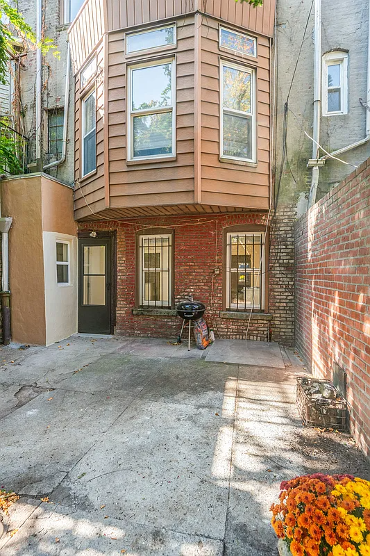 rear facade showing concrete rear yard