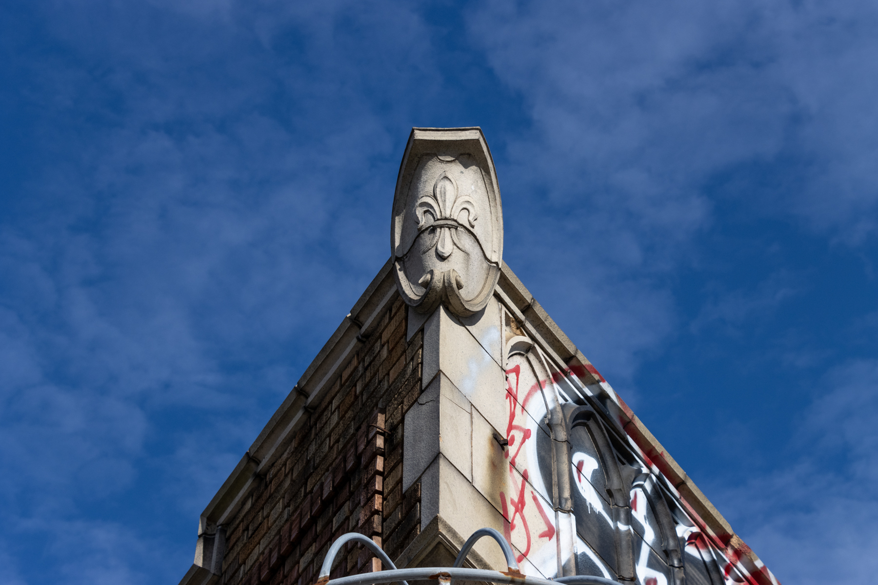 fleur-de-lis ornament on the corner of the building