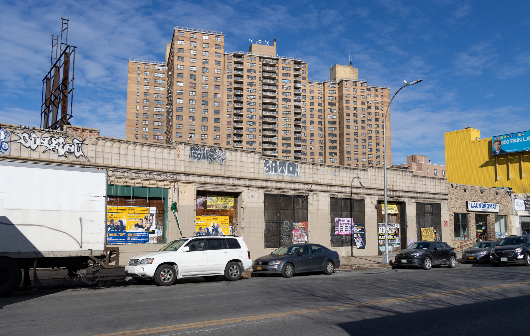 the one story building with the ebbetts field apartments behind