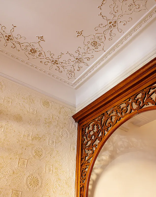 view of fretwork, plasterwork, and lincrusta wallpaper